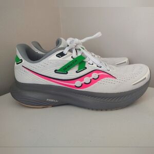 Women's size 7.5 Saconys